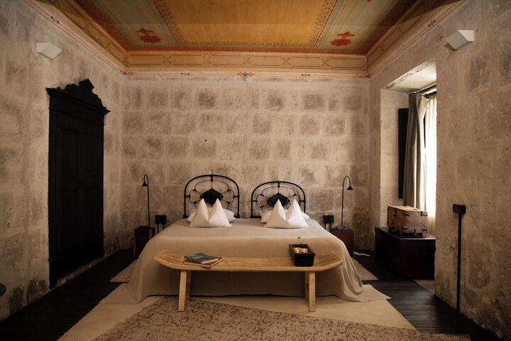 Room 6 of 74