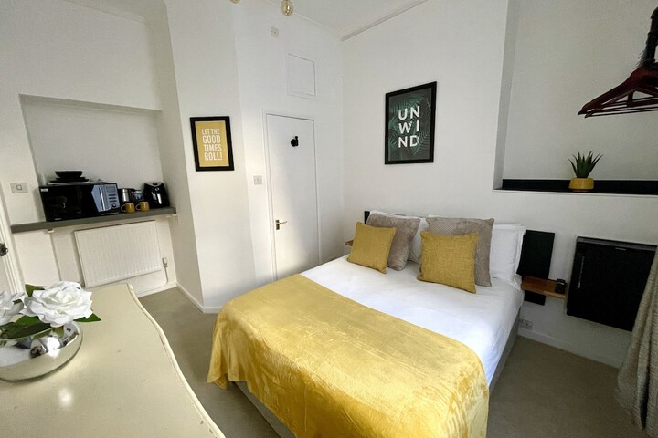 Room 21 of 34