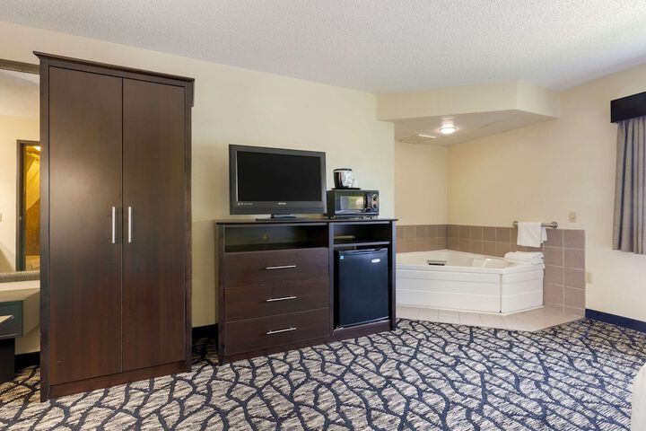 Suite King Bed Sofa (4 of 9)