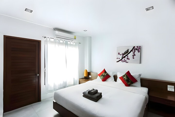 Room 10 of 33