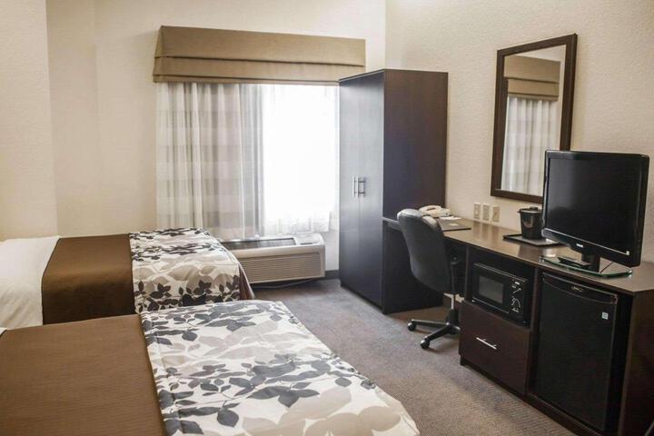Double Bed Accessible (8 of 14)