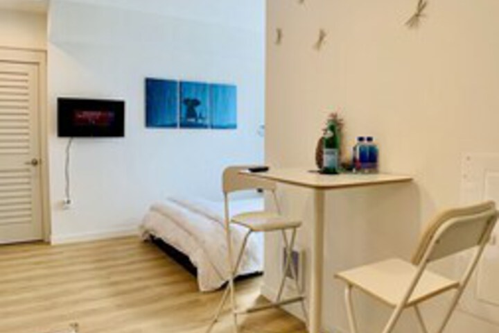 Room 9 of 11