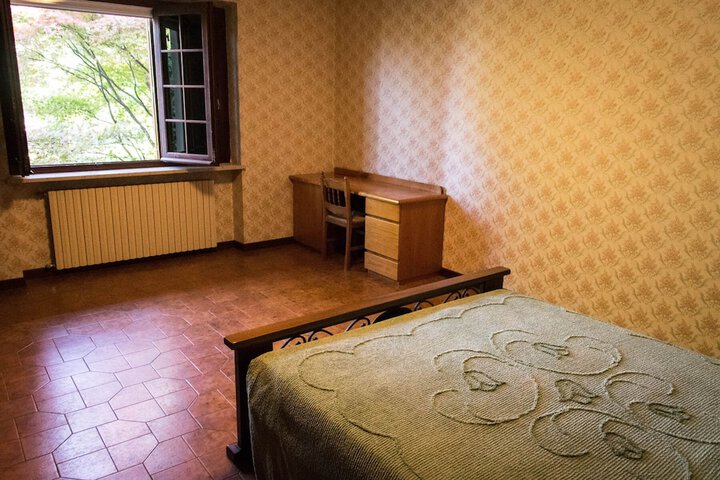 Room 4 of 20