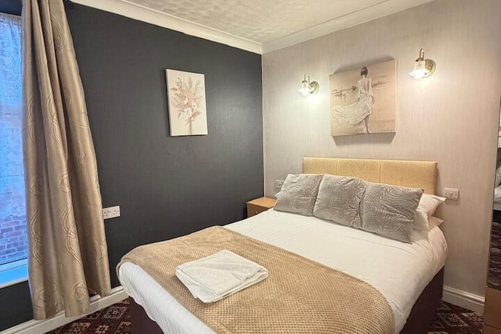 Room 6 of 42