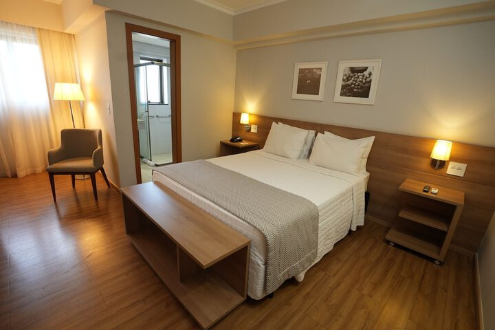 Room 33 of 66