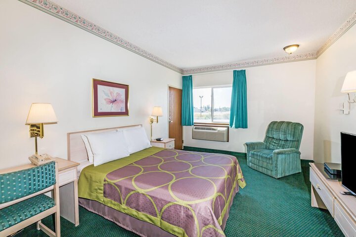 Room 7 of 13