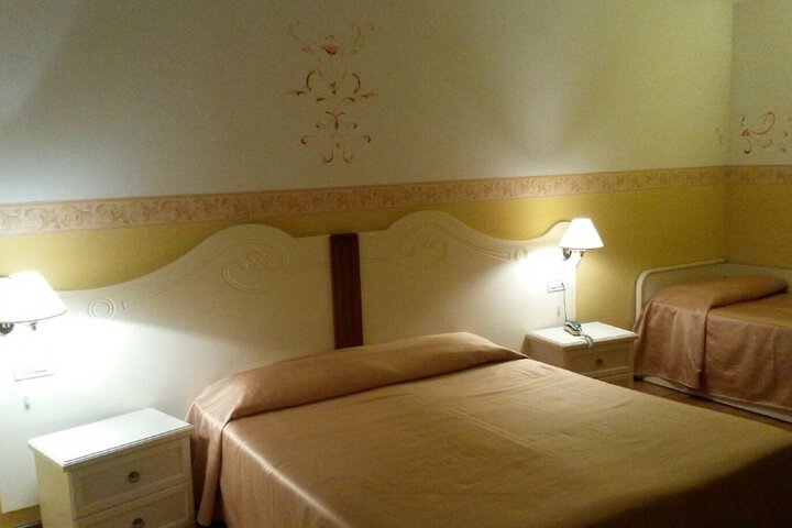 Room 11 of 38