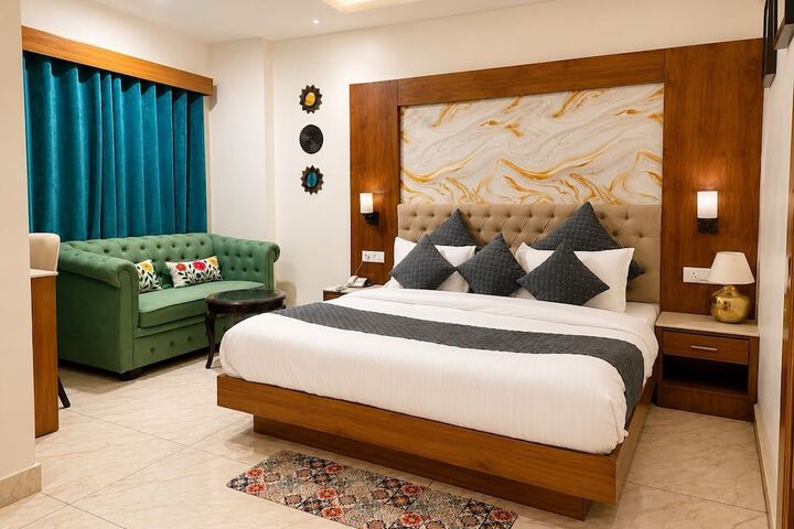 Room 4 of 28