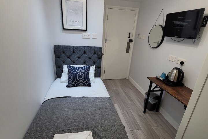Room 8 of 87