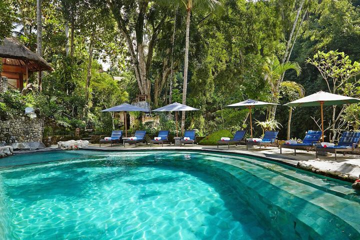 Hotel Pool