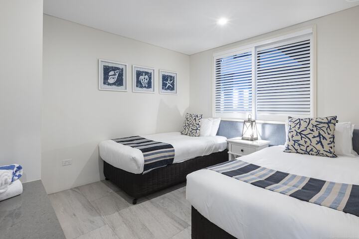 Room 4 of 108