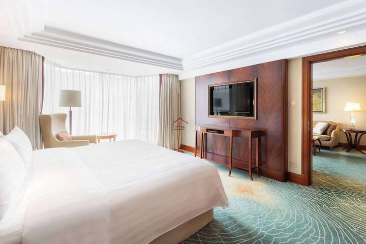 Room 33 of 103