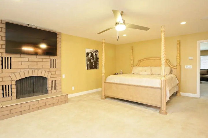 Room 2 of 14