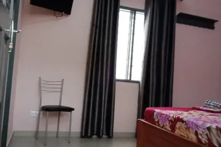 Room 4 of 11