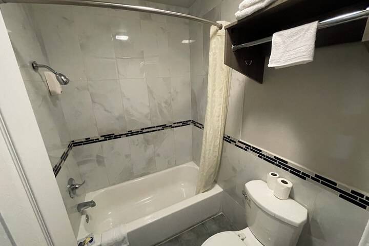 Room 15 of 21