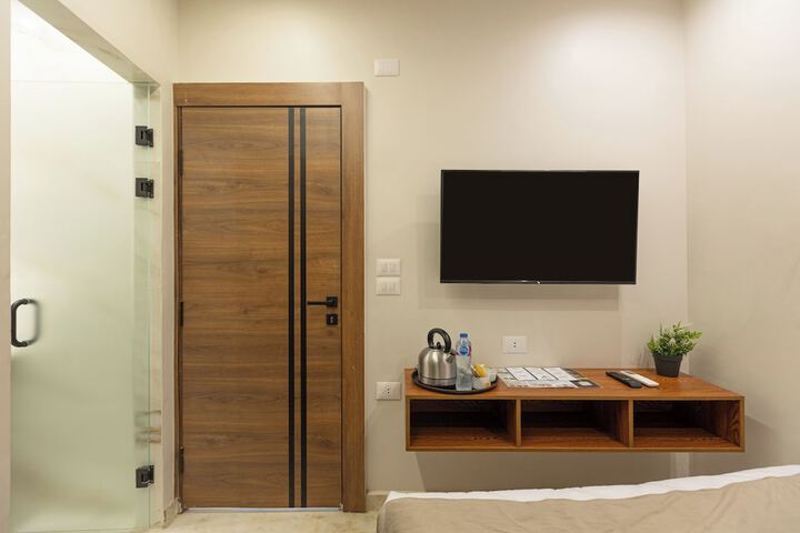 Room 4 of 74
