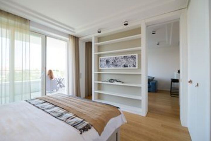 Room 52 of 76