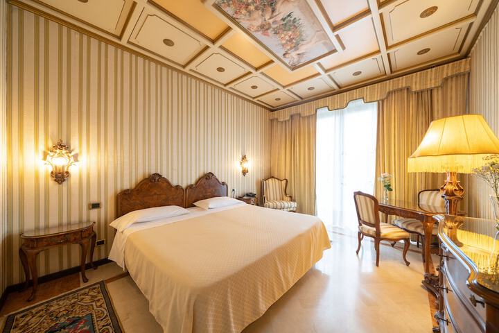 Room 4 of 41