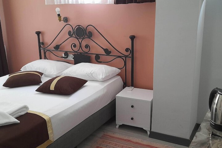 Room 34 of 69