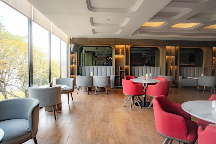 Lounge 71 of 81