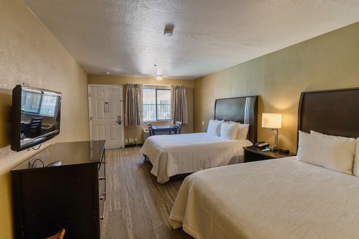 Standard Quadruple Room 2 Queen Beds (21 of 27)