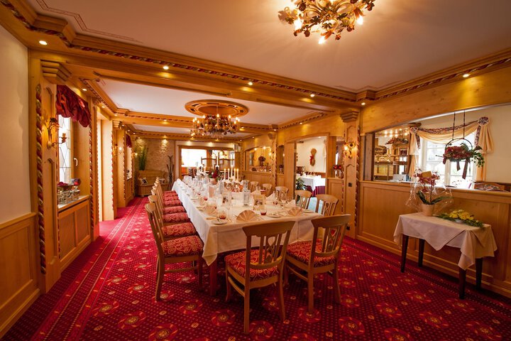 Dining 16 of 27
