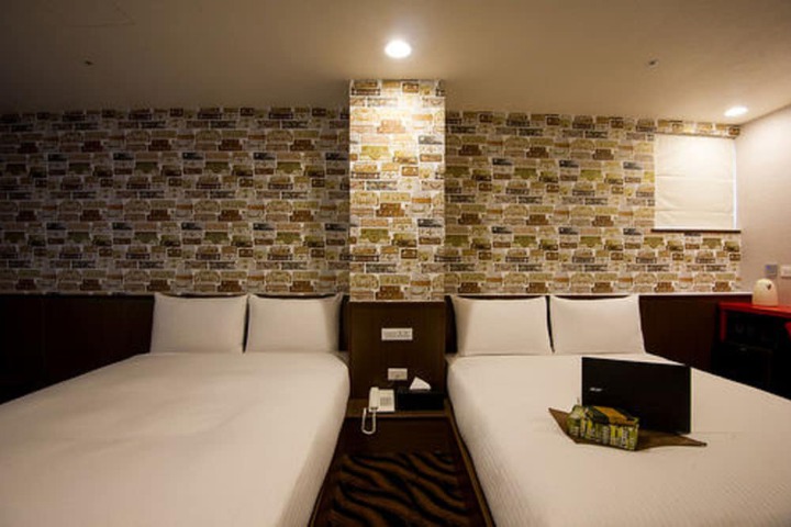 Room 33 of 36