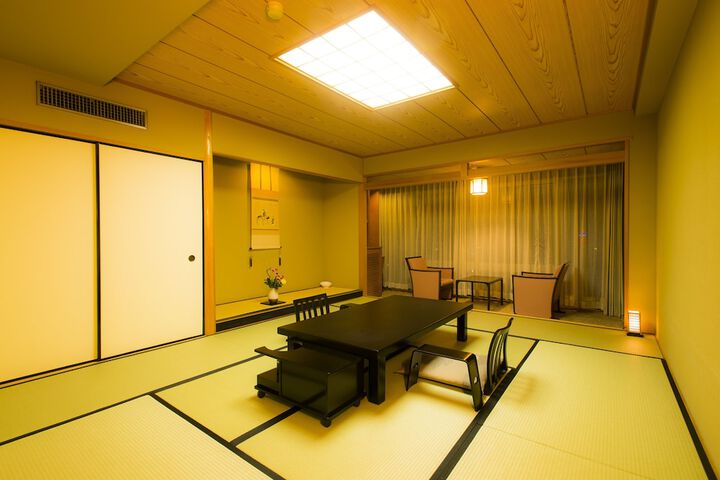 Room 6 of 50
