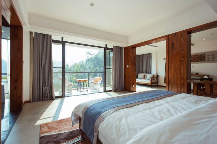 Room 46 of 111