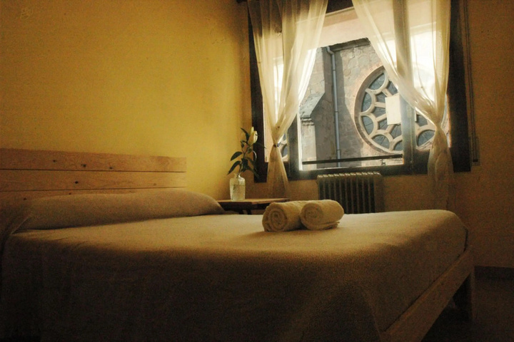 Room 2 of 11