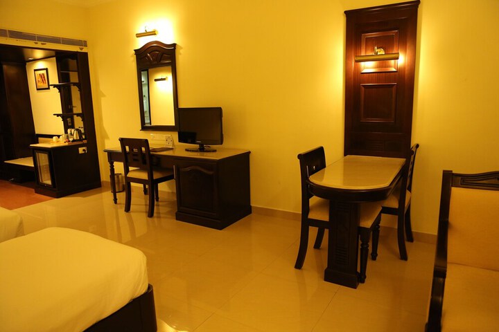 Room 13 of 38