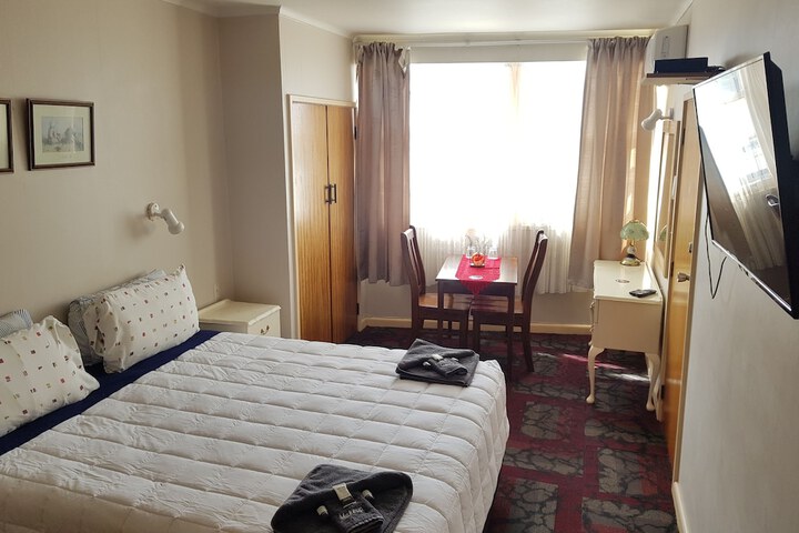 Room 12 of 27
