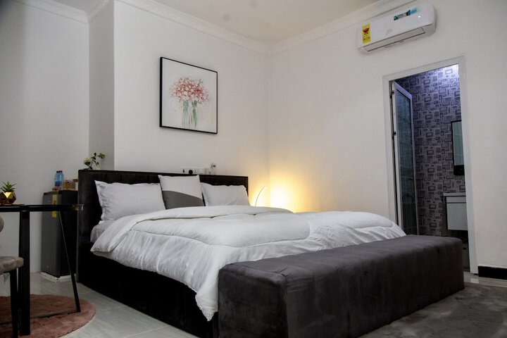 Room 14 of 77