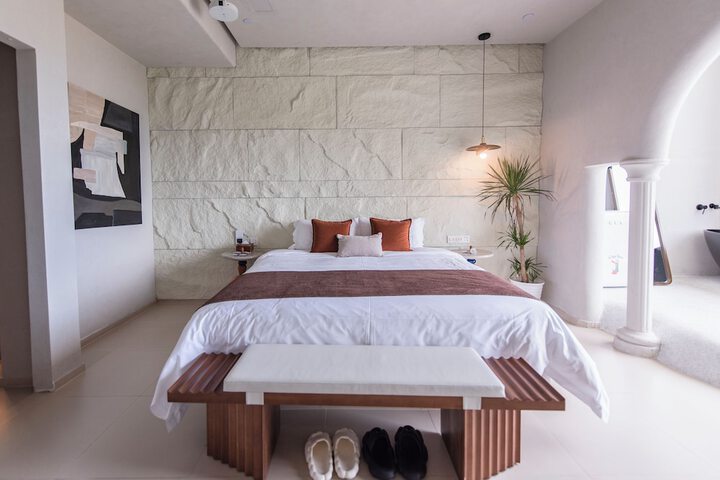 Room 83 of 150