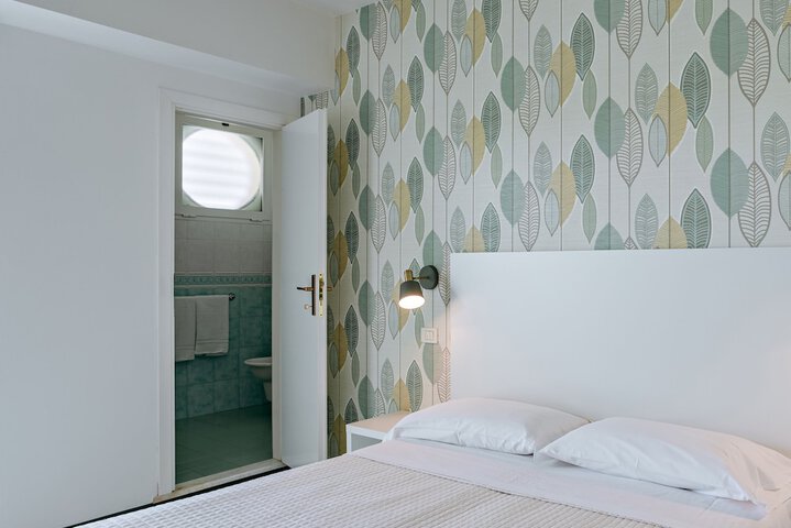 Room 7 of 28