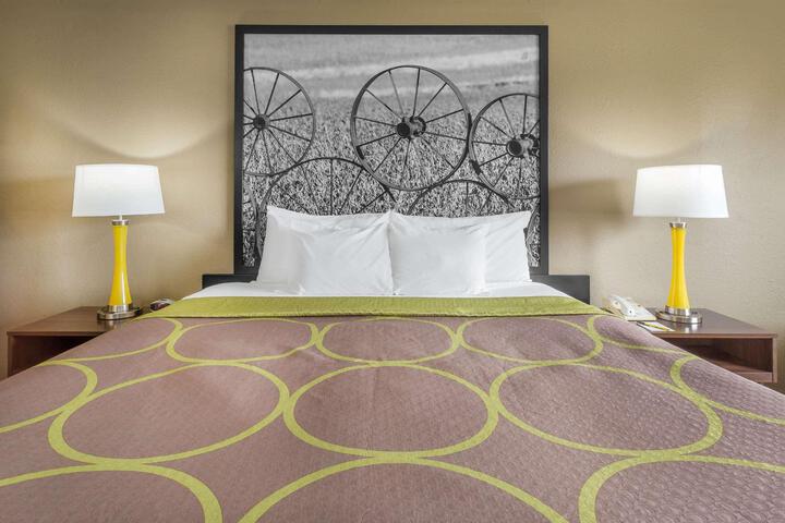 1 King Bed (2 of 7)