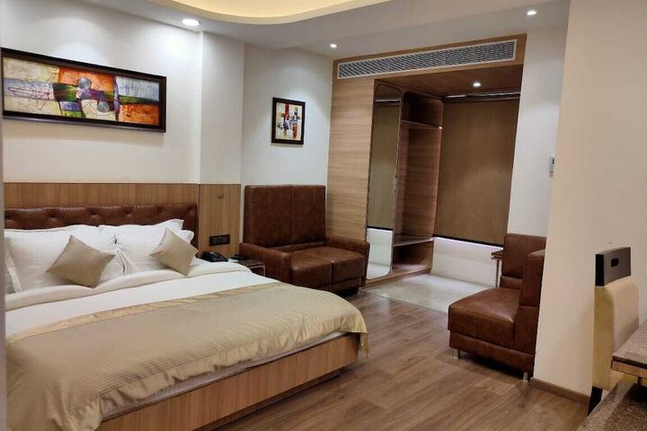 Room 3 of 9