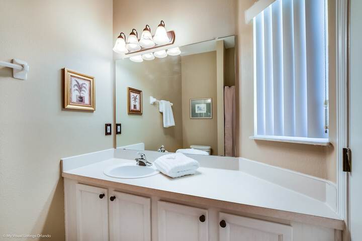 Room 23 of 38