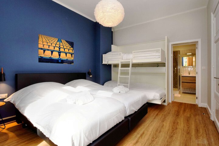 Room 8 of 40
