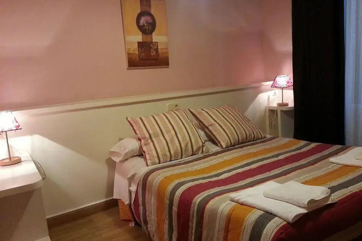 Room 4 of 12