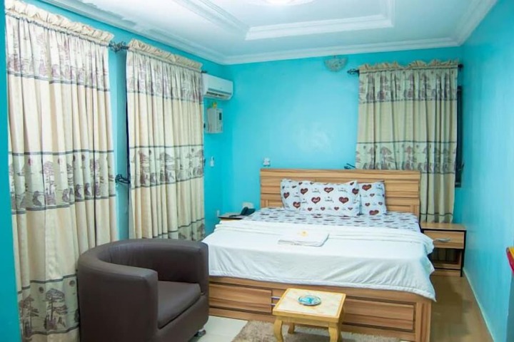 Room 4 of 28