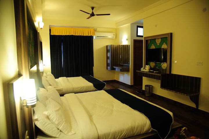 Room 16 of 76
