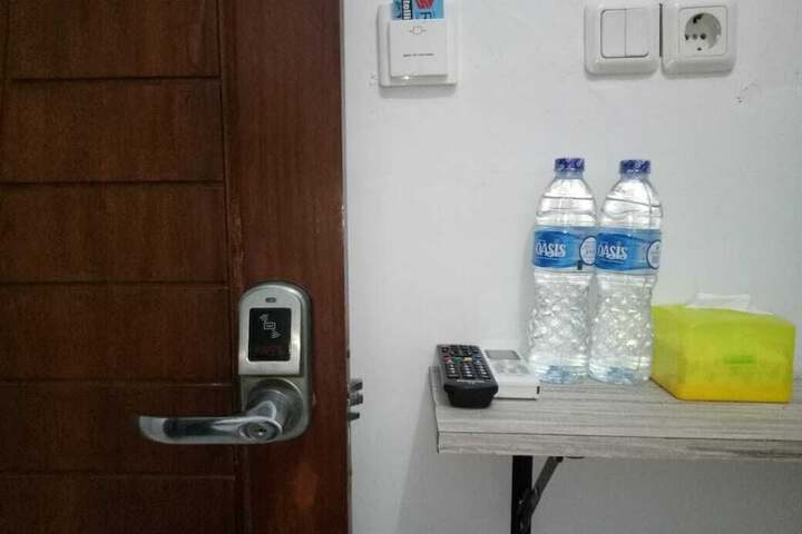 Room 12 of 23