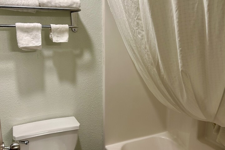 Standard Room, King or Two Doubles (2 of 8)