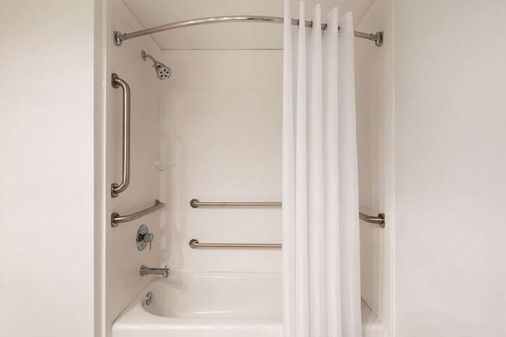 2 Queen Beds (5 of 9)