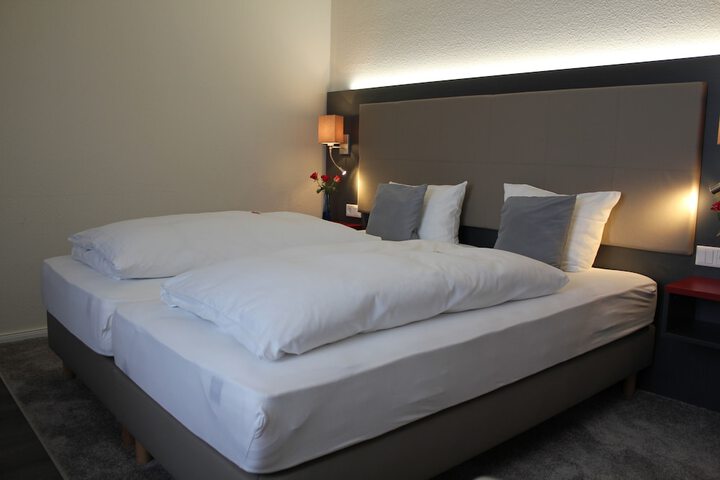 Room 11 of 44