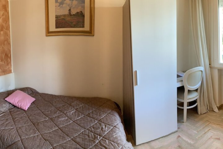 Room 11 of 33