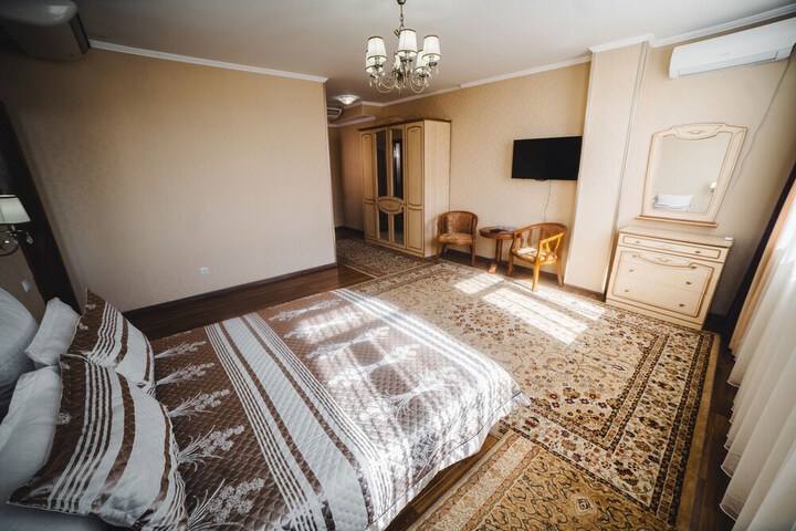 Room 27 of 78