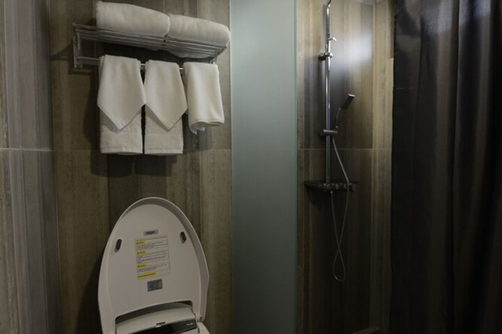 Room 12 of 29