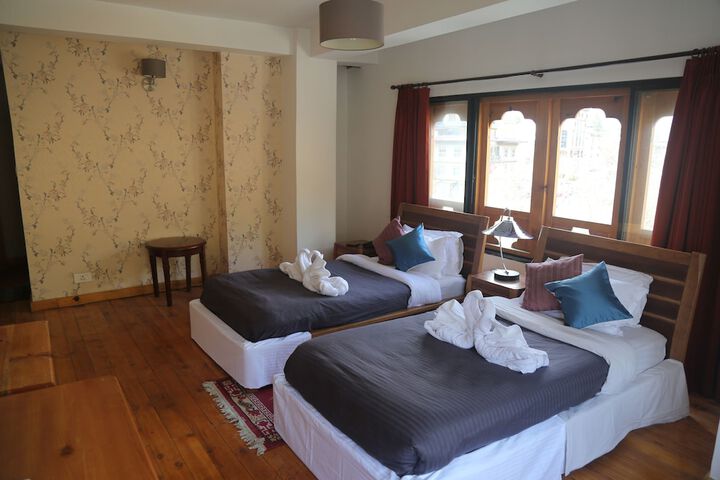 Room 4 of 18